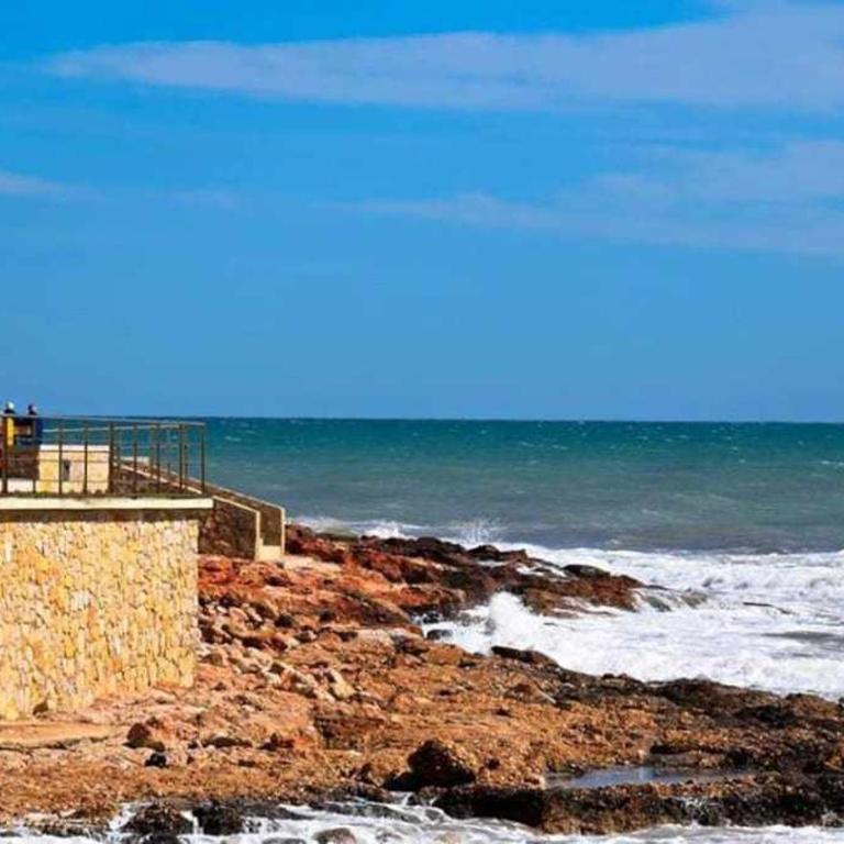 ADOSADO A 50M DE LA PLAYA EL CARGADOR - Casa - 3