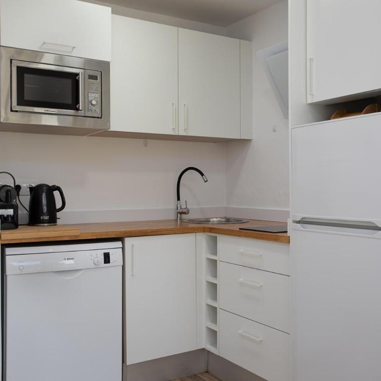 Apartament amb piscina i aparcament - Baixos amb jardinet - Apartamento de 2 dormitorios - 7