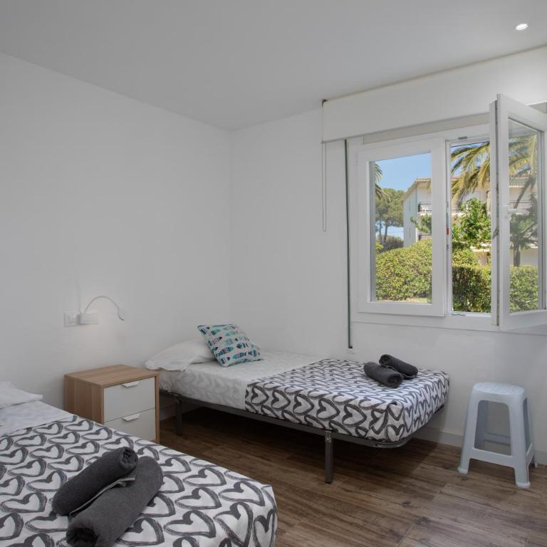 Apartament amb piscina i aparcament - Baixos amb jardinet - Apartamento de 2 dormitorios - 10