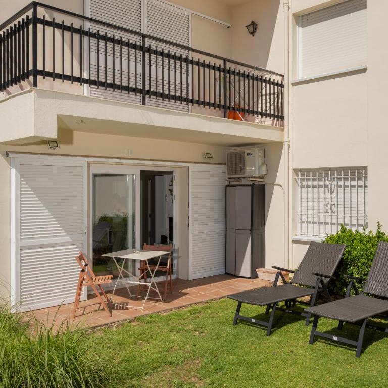 Apartament amb piscina i aparcament - Baixos amb jardinet - Apartamento de 2 dormitorios - 11