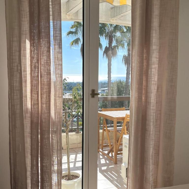 Chez Ophélie, vue mer et piscine - One-Bedroom Apartment - 12