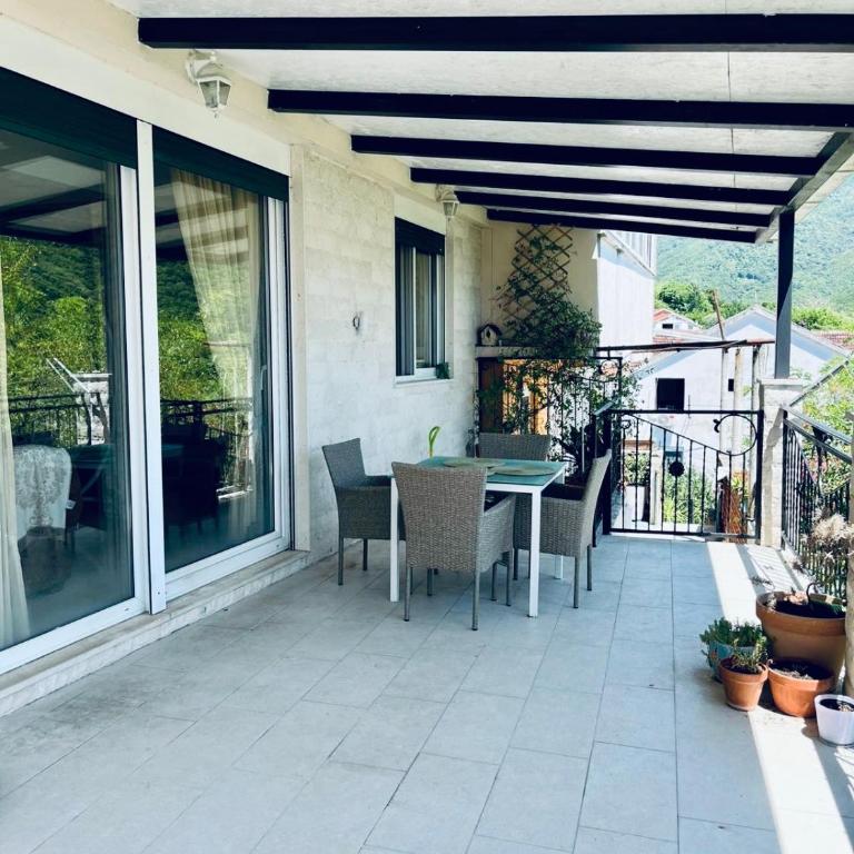 Apartman Maja - Two-Bedroom Apartment with Balcony - 30