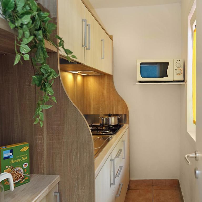 Camping Cisano - San Vito - Casa con 2 Camere da Letto - 2