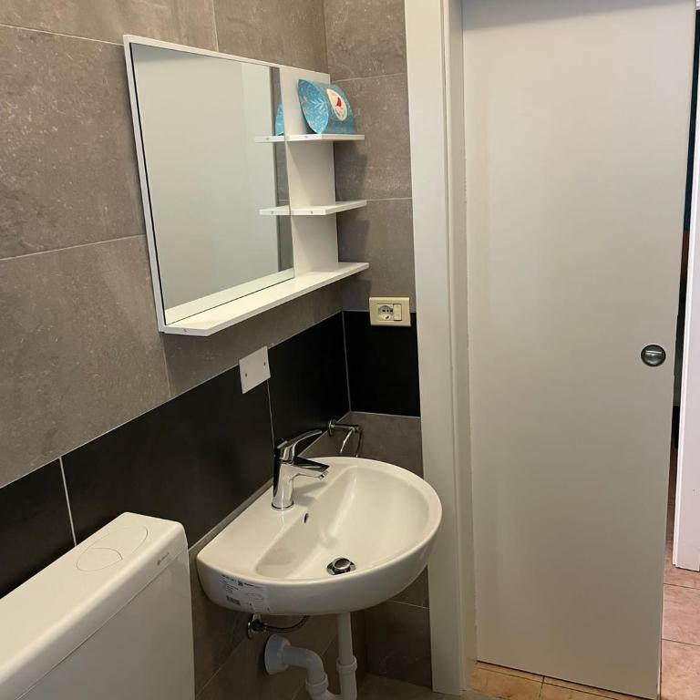 Camping Cisano - San Vito - Casa con 2 Camere da Letto - 8
