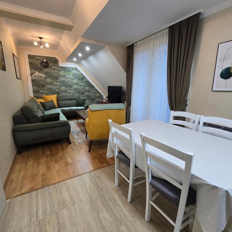 Jolly Apartment - One-Bedroom Apartment - 5
