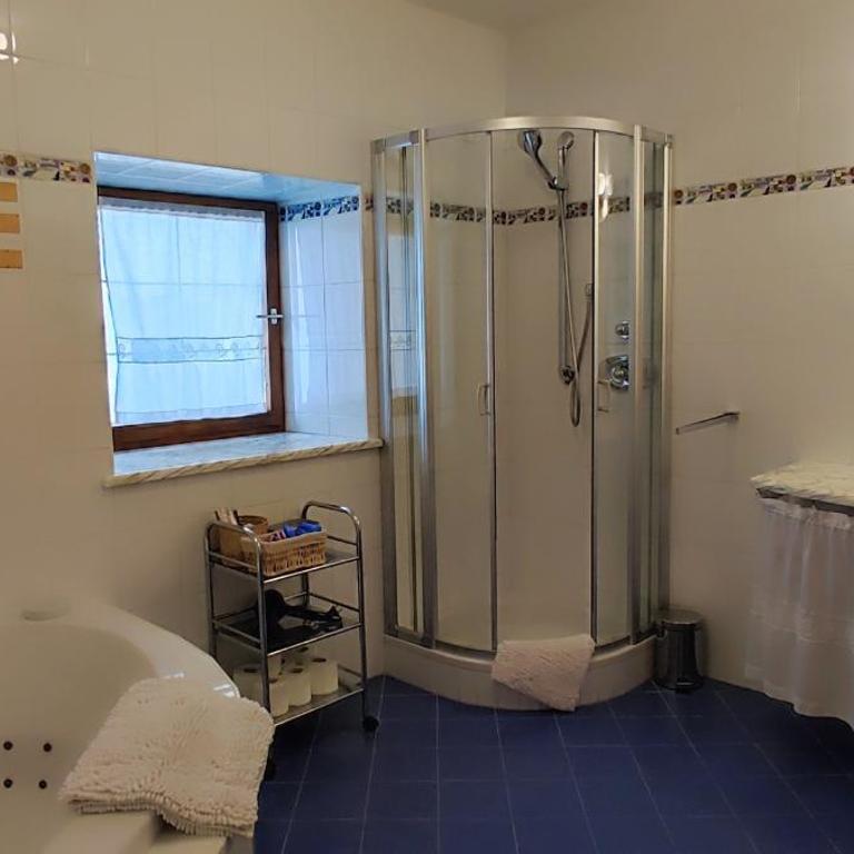 Große Wohnung mit Garagenparkplatz - Appartamento - 13