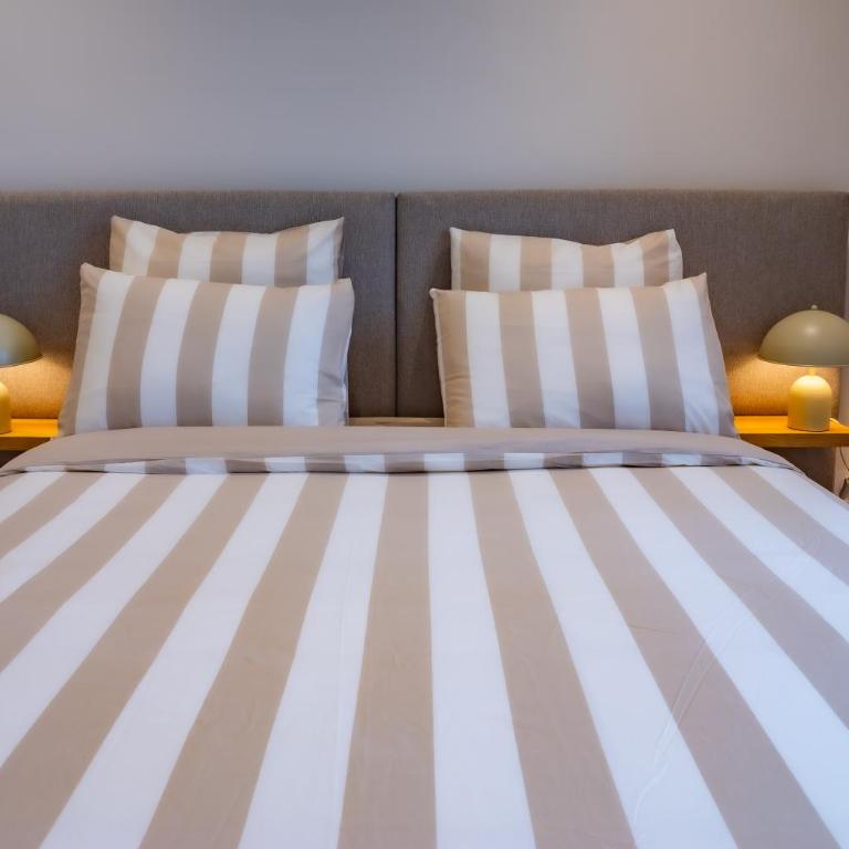 #101-Heart of Vieil Antibes - Place Nationale-High-End Newly Renovated & Furnished Appartment - Appartement 2 Chambres - 2