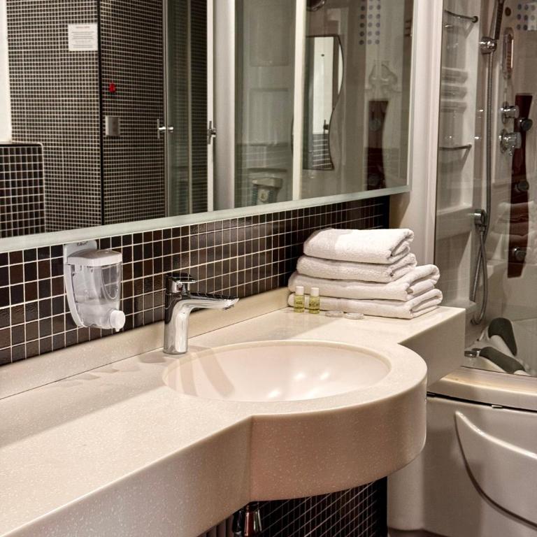 Hotel Exclusive - Dvokrevetna Soba sa Bračnim Krevetom - 8