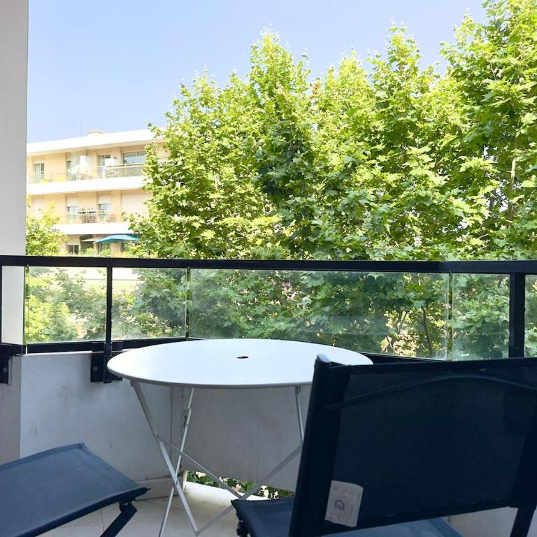 Spacious new studio and terrace - One-Bedroom Apartment - 16