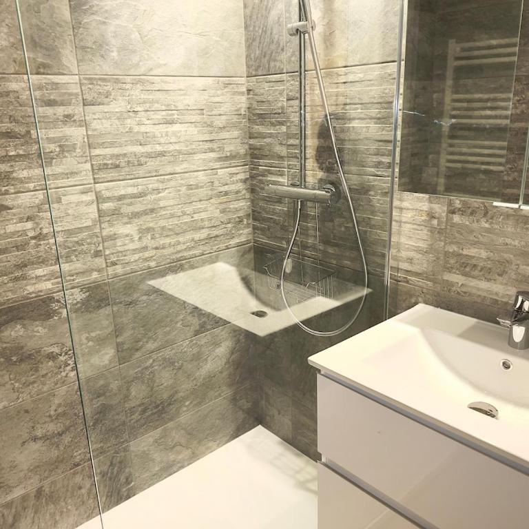 Spacious new studio and terrace - One-Bedroom Apartment - 23