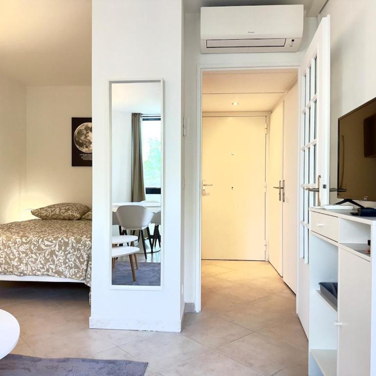 Spacious new studio and terrace - One-Bedroom Apartment - 27