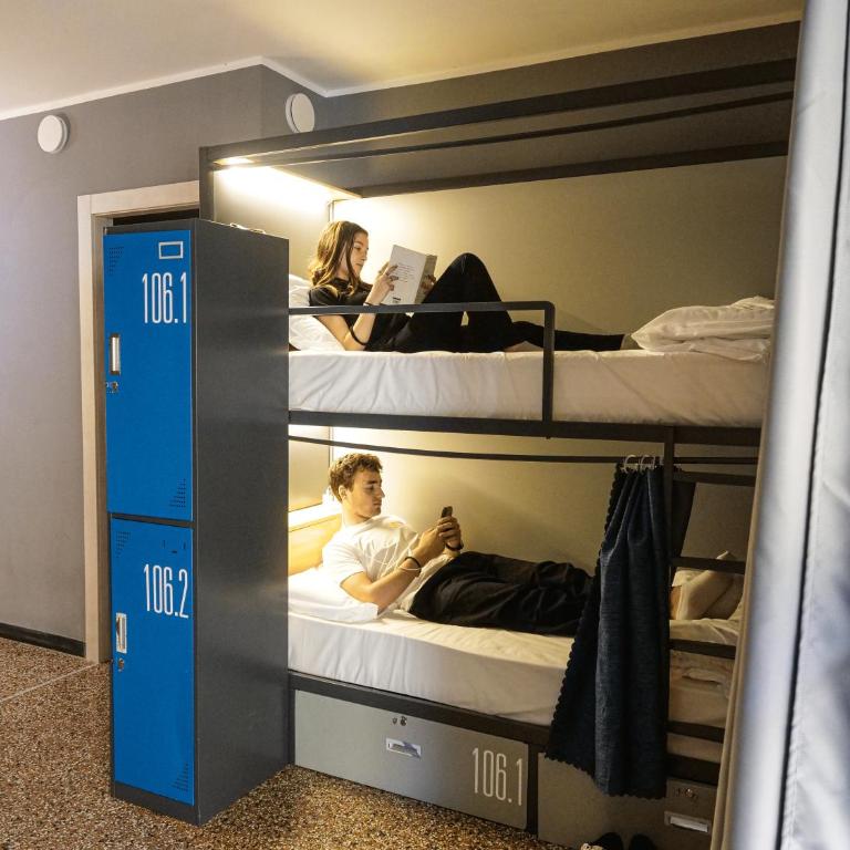 Marathon Hostel - Posto Letto in Dormitorio Misto con 6 Posti e Bagno Privato Esterno - 1