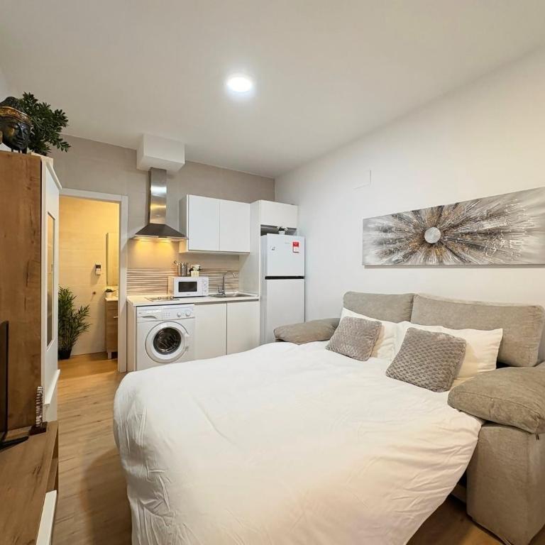 Duplex Huelin II & Beach - One-Bedroom Apartment - 18