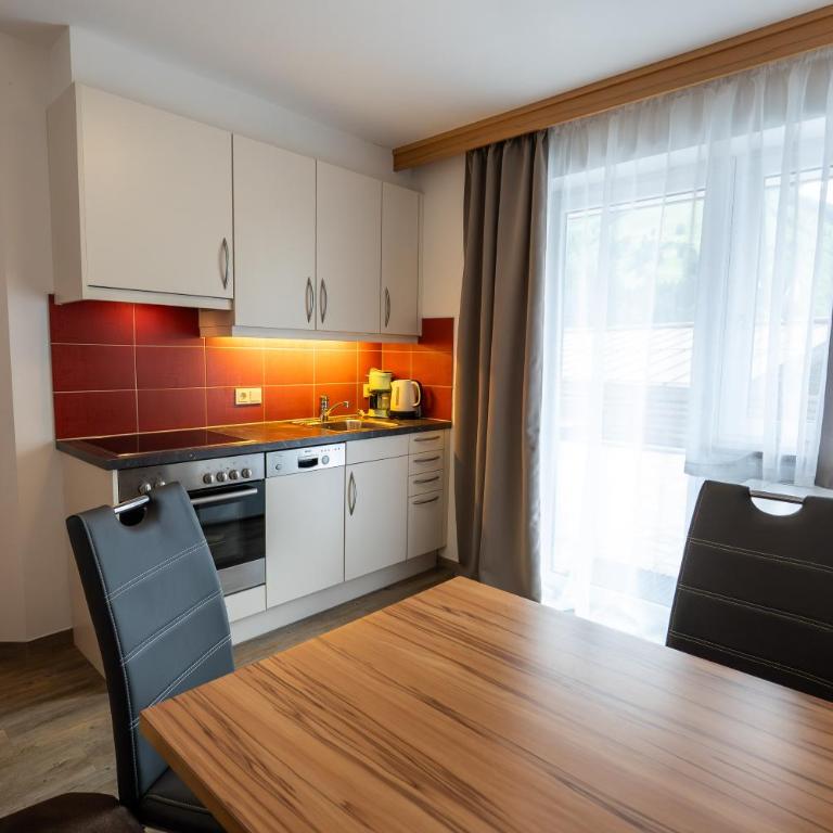Appartements MaLo by we rent, VIEHHOFEN SUMMERCARD INCLUDED - Apartment mit 2 Schlafzimmern und Terrasse - 6