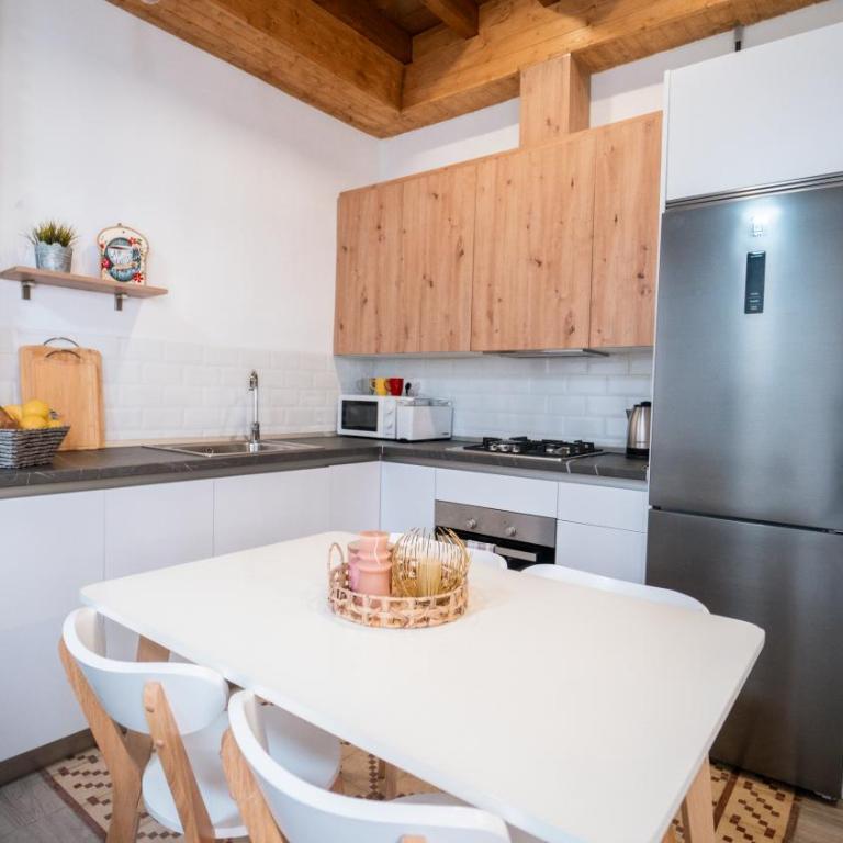 H&H Suite Granada - Three-Bedroom Apartment - 5