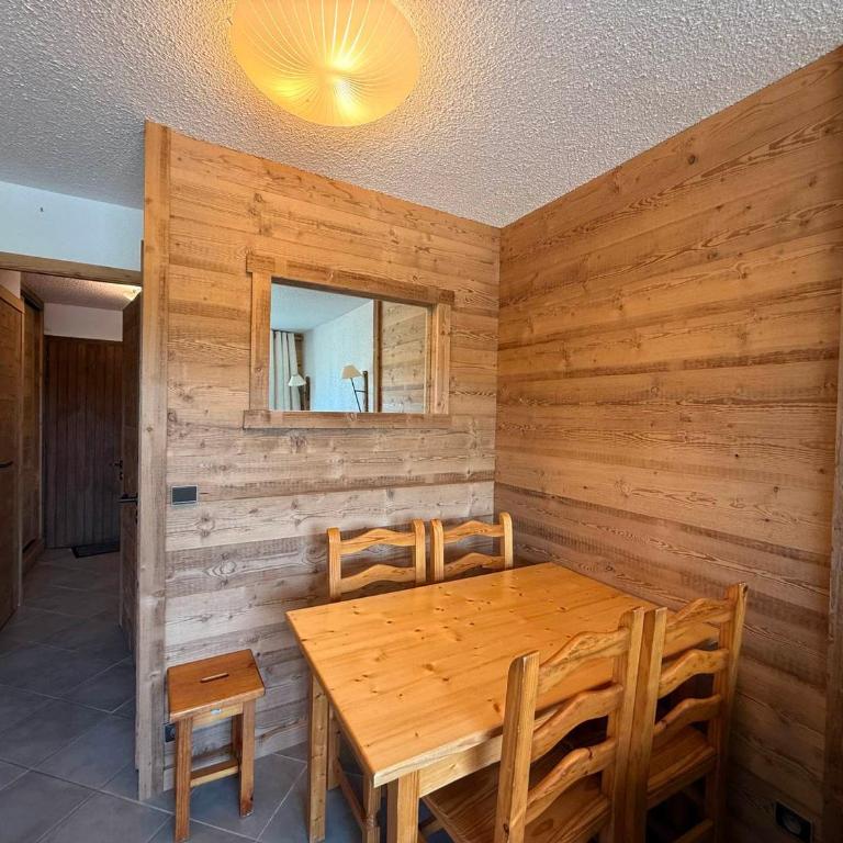 Studio cabine rénové 4 personnes, balcon sud, garage inclus - FR-1-293-152 - Studio - 11