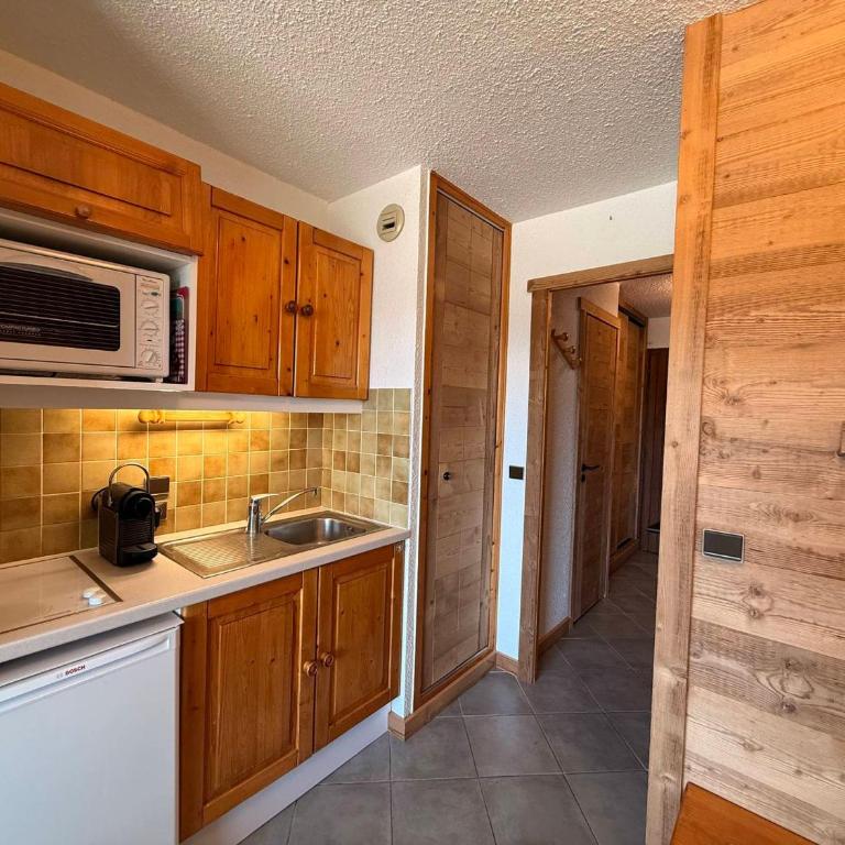 Studio cabine rénové 4 personnes, balcon sud, garage inclus - FR-1-293-152 - Studio - 13