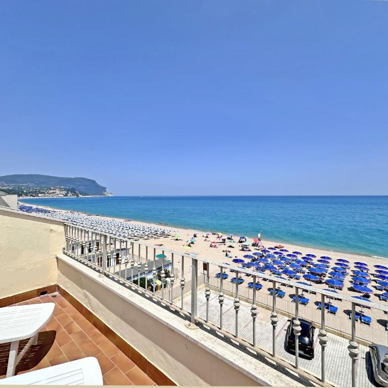 804 - Posizione unica! Bilocale fronte mare in centro a Marcelli, con posto auto privato - SPIAGGIA INCLUSA - One-Bedroom Apartment - 9