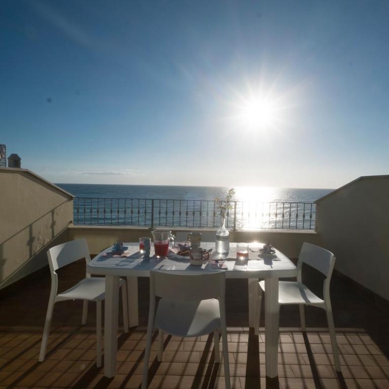 804 - Posizione unica! Bilocale fronte mare in centro a Marcelli, con posto auto privato - SPIAGGIA INCLUSA - One-Bedroom Apartment - 10