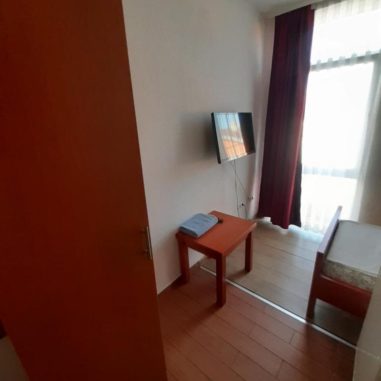 Motel Plaza - One-Bedroom Apartment - 4