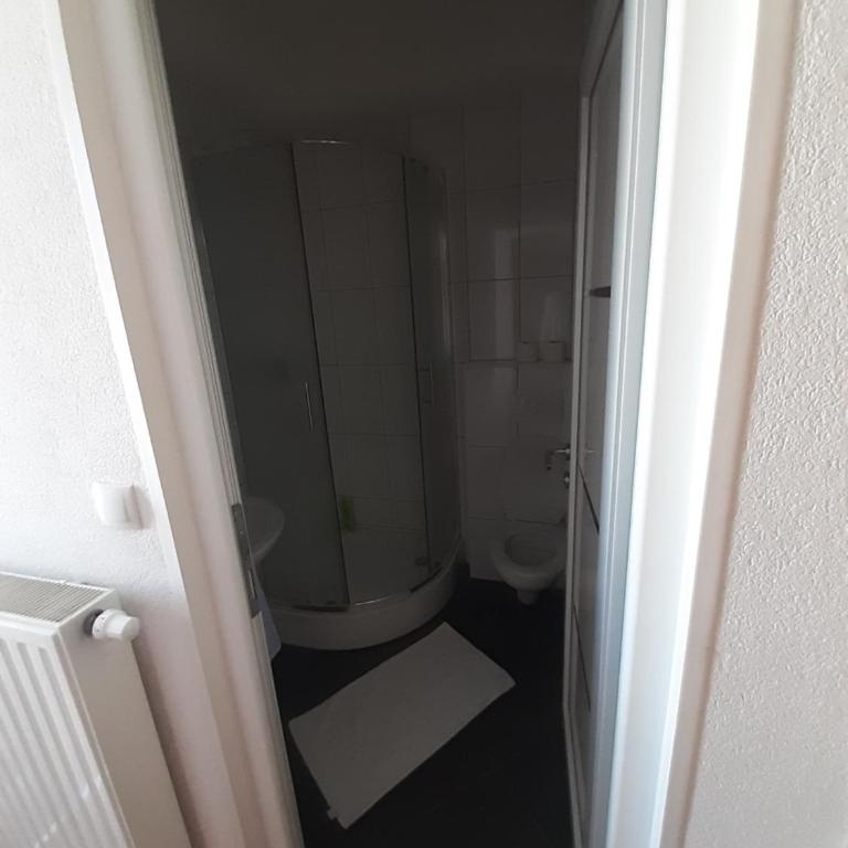 Motel Plaza - One-Bedroom Apartment - 6