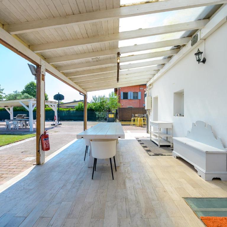 BALDA HOUSE, covered and heated pool Only for you - Three-Bedroom Vacation Home - 72