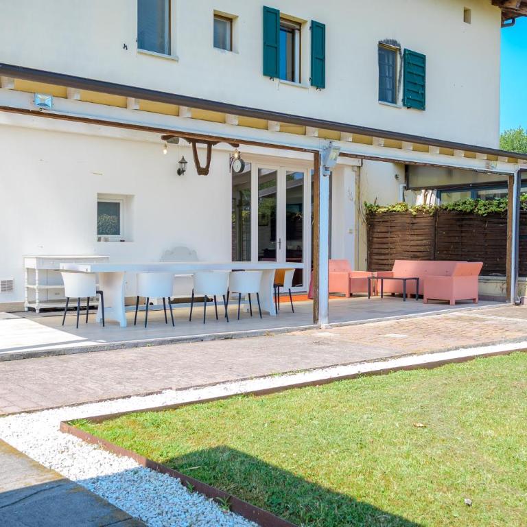 BALDA HOUSE, covered and heated pool Only for you - Three-Bedroom Vacation Home - 60