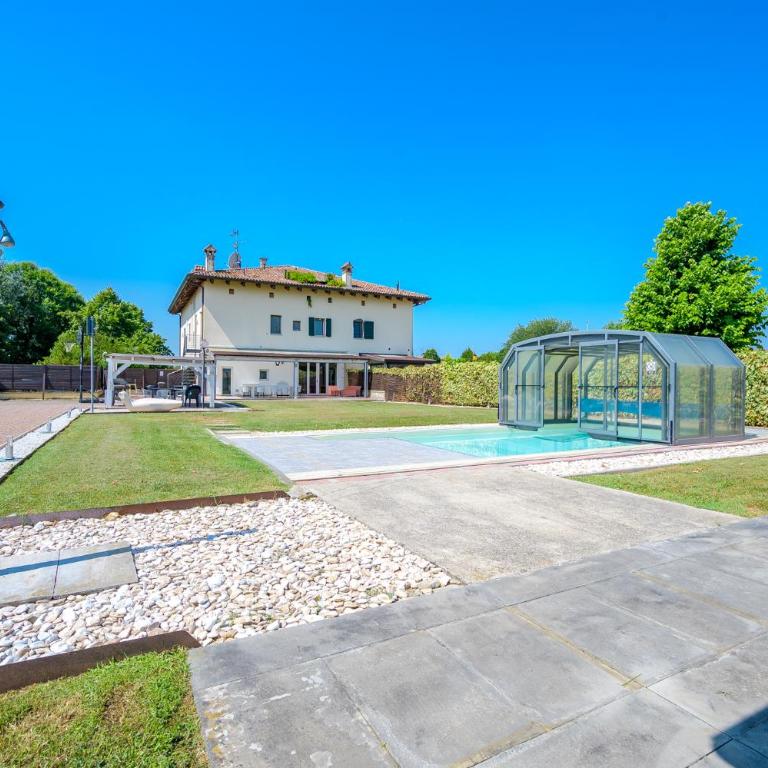 BALDA HOUSE, covered and heated pool Only for you - Three-Bedroom Vacation Home - 73