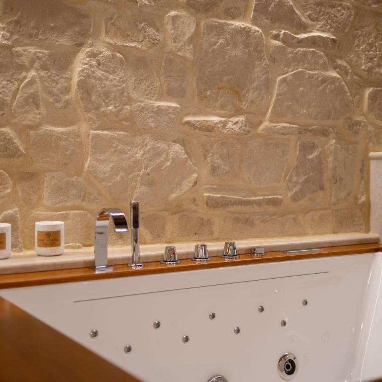 Palazzo Anelli - Rooms & Relax - Camera Queen con Vasca Idromassaggio - 21