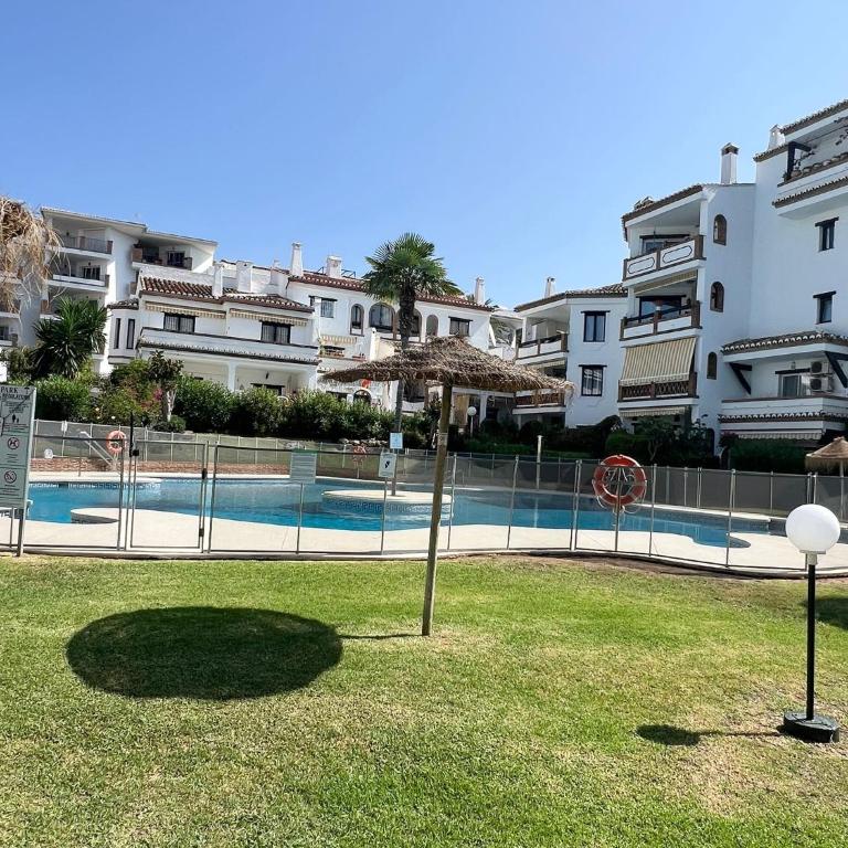 Costa del Sol Apt, Pool & Terrace & Beach Walk - Apartamento de 2 dormitorios - 20