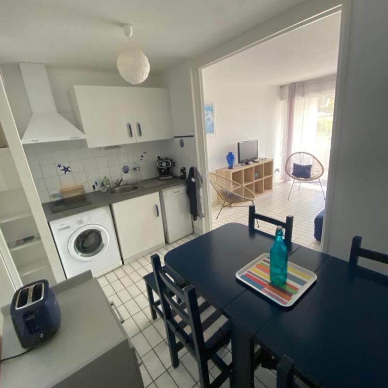 Appartement à la Grande Motte à 50m de la plage - Studio with Balcony - 12
