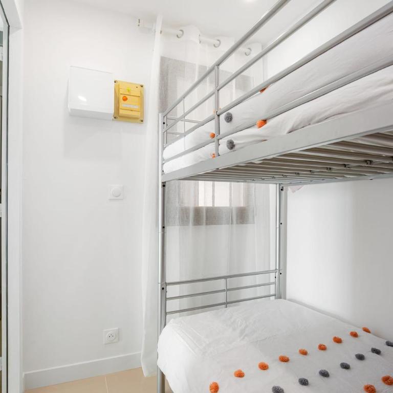 Ô Soleil Bright Apartment with Terrace and Private Parking - Apartment - 15