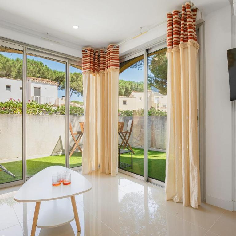 Ô Soleil Bright Apartment with Terrace and Private Parking - Apartment - 21