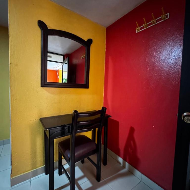 Hotel Jimmy Latacunga - Quadruple Room with Private Bathroom - 6