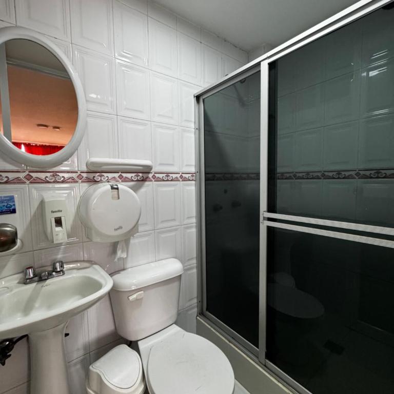 Hotel Jimmy Latacunga - Double Room with Private Bathroom - 12