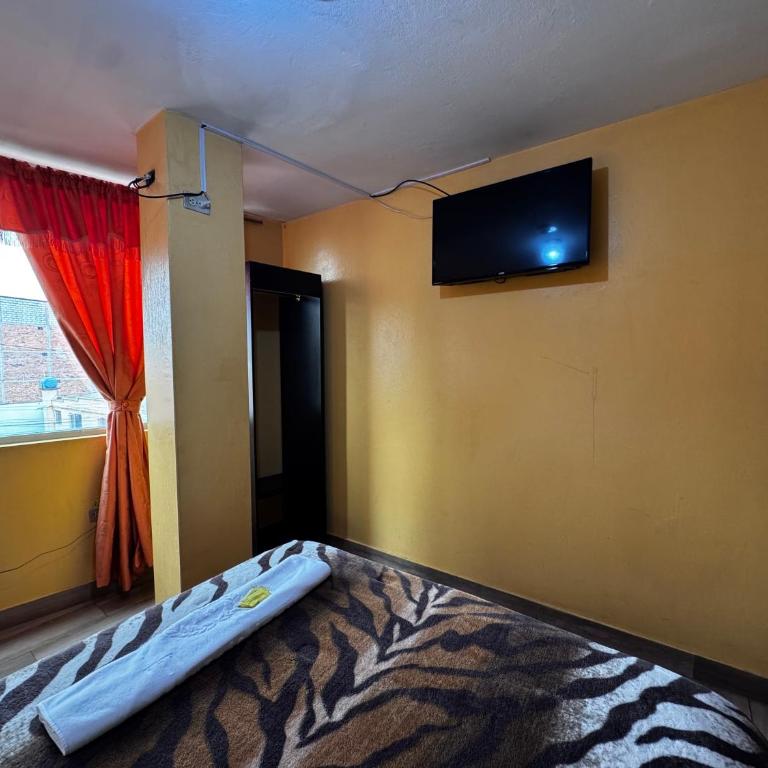Hotel Jimmy Latacunga - Double Room with Private Bathroom - 11