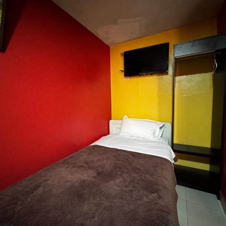 Hotel Jimmy Latacunga - Quadruple Room with Private Bathroom - 2