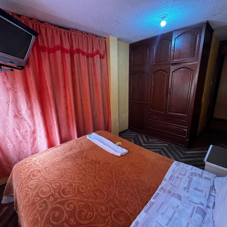 Hotel Jimmy Latacunga - Standard Double Room with Shared Bathroom - 2