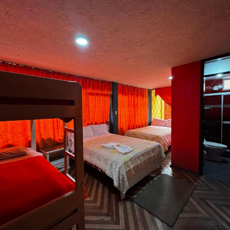 Hotel Jimmy Latacunga - Family Room with Private Bathroom - 1
