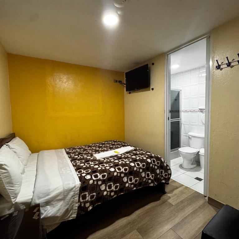 Hotel Jimmy Latacunga - Double Room with Private Bathroom - 3