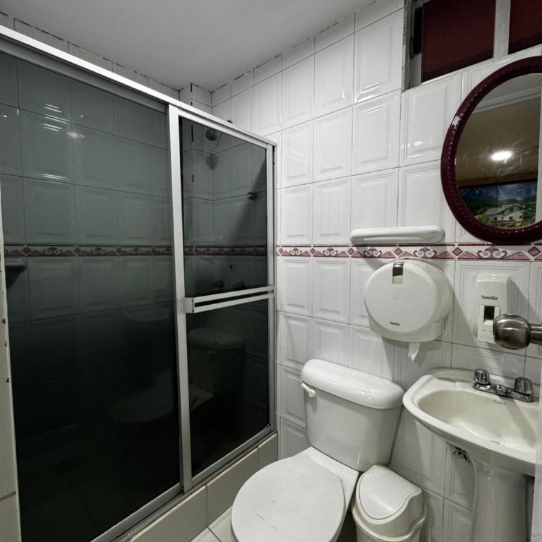 Hotel Jimmy Latacunga - Double Room with Private Bathroom - 4