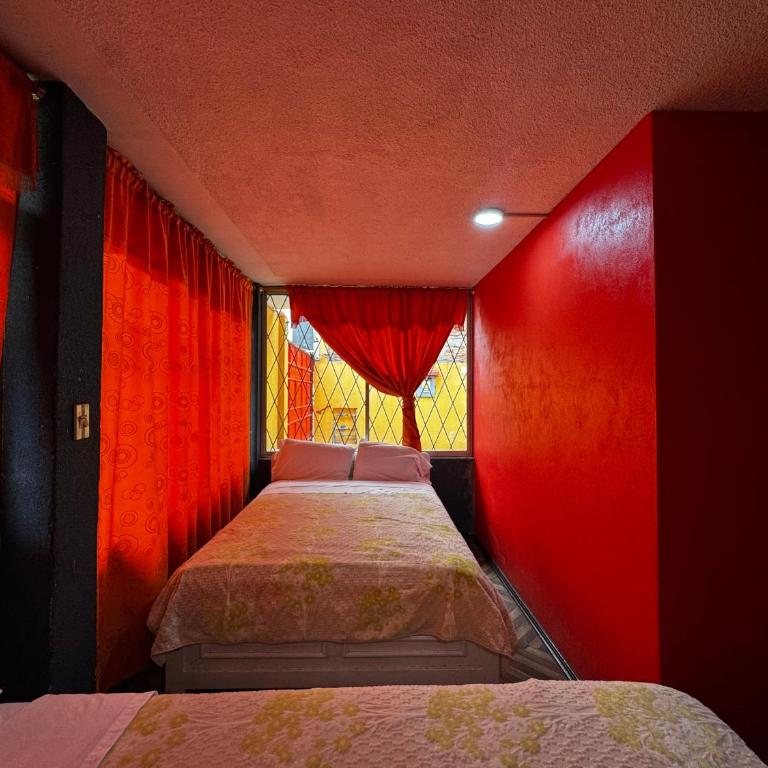 Hotel Jimmy Latacunga - Family Room with Private Bathroom - 3