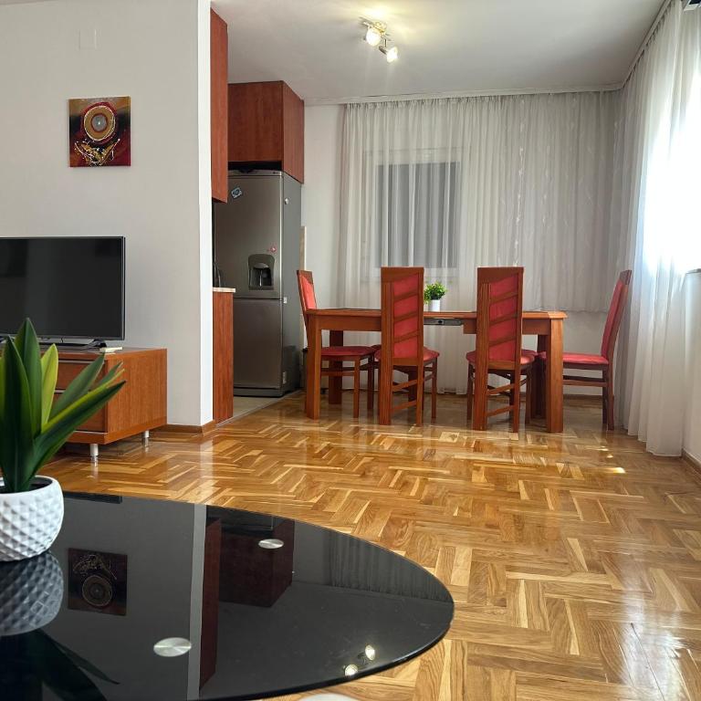 Apartments Naresi Mostar - Two-Bedroom Apartment with Balcony - 1
