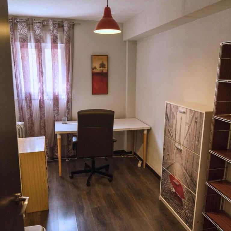 Cozy Apartment in Ventas - Two-Bedroom Apartment - 15