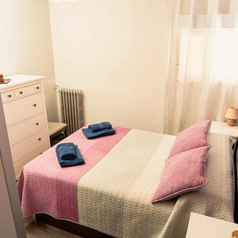 Cozy Apartment in Ventas - Two-Bedroom Apartment - 4