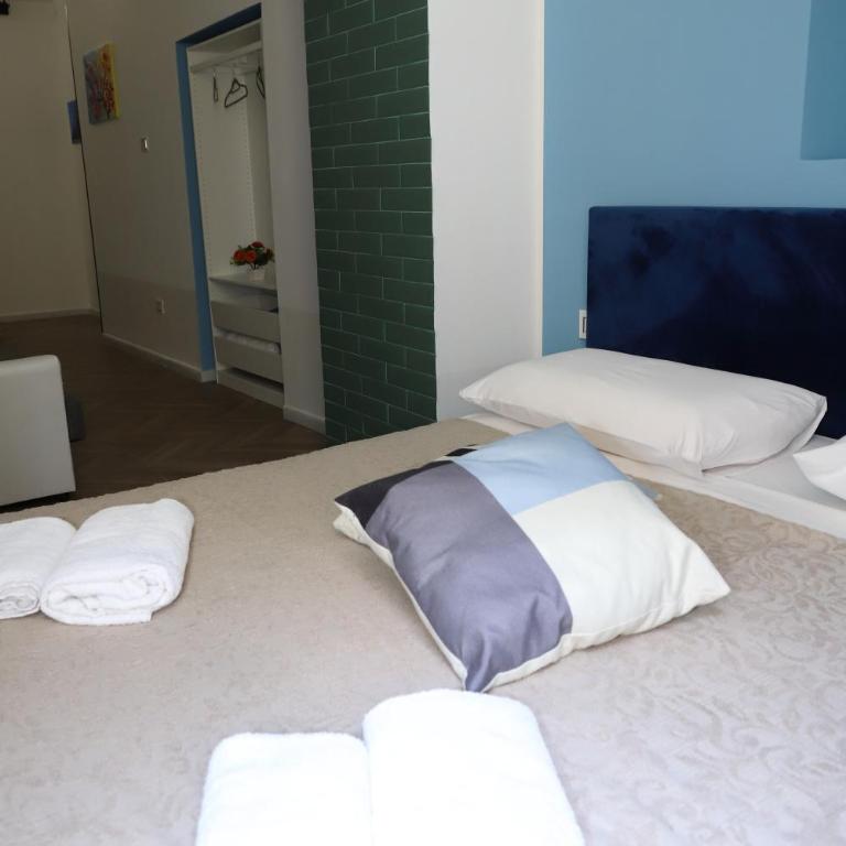 Partenope's Rooms - Camera Tripla Deluxe - 3