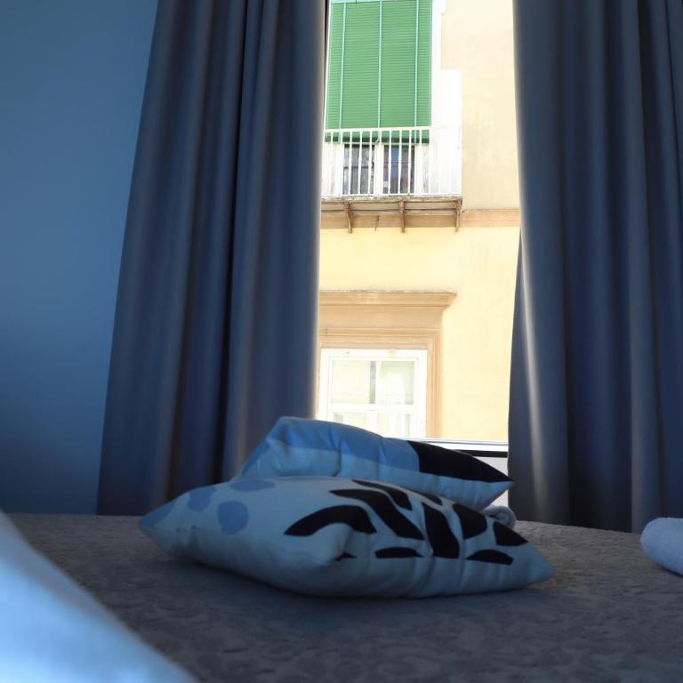 Partenope's Rooms - Camera Tripla Deluxe - 6