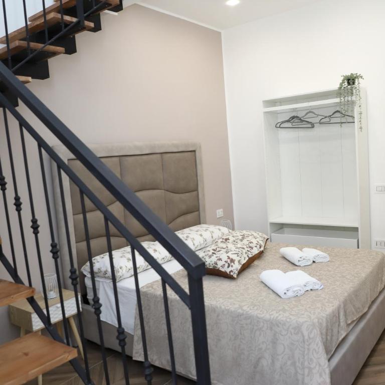 Partenope's Rooms - Camera Deluxe - 11