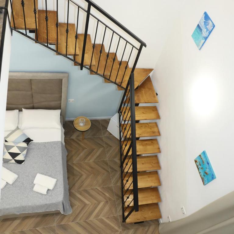 Partenope's Rooms - Camera Matrimoniale Deluxe con Balcone - 17
