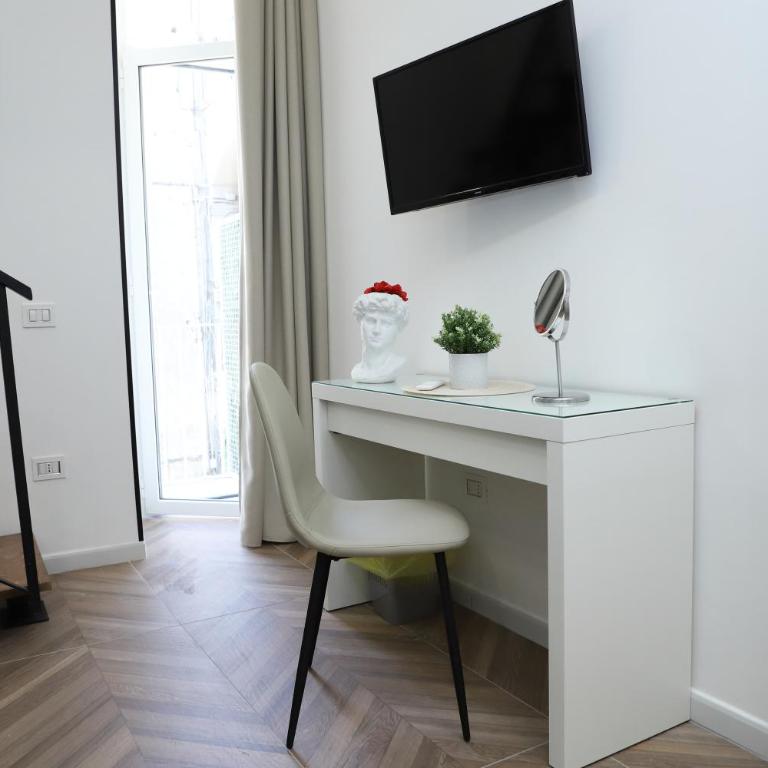 Partenope's Rooms - Camera Matrimoniale Deluxe con Balcone - 18